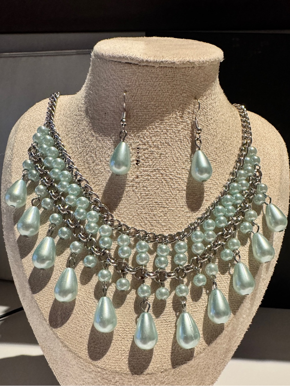 paparazzi Mint Pearl Teardrop Statement Necklace & Earrings